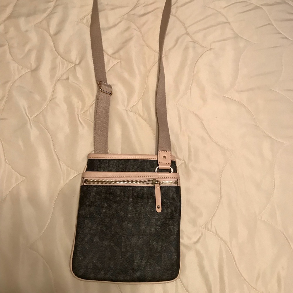 Michael kors crossbody bag